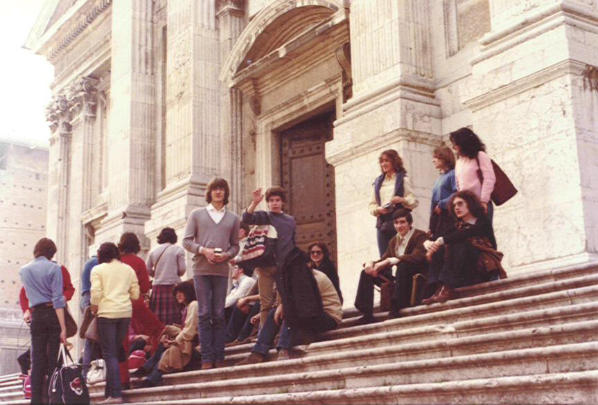 Scalinata del Duomo: Passero saluta