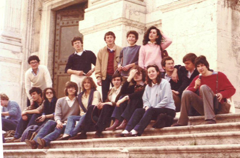 Scalinata del Duomo: foto ricordo con la prof.ssa Felici